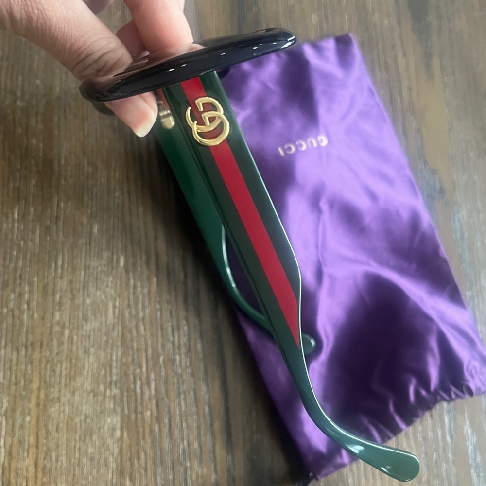 Gucci Women's Black Sunglasses - Picture 11 of 12